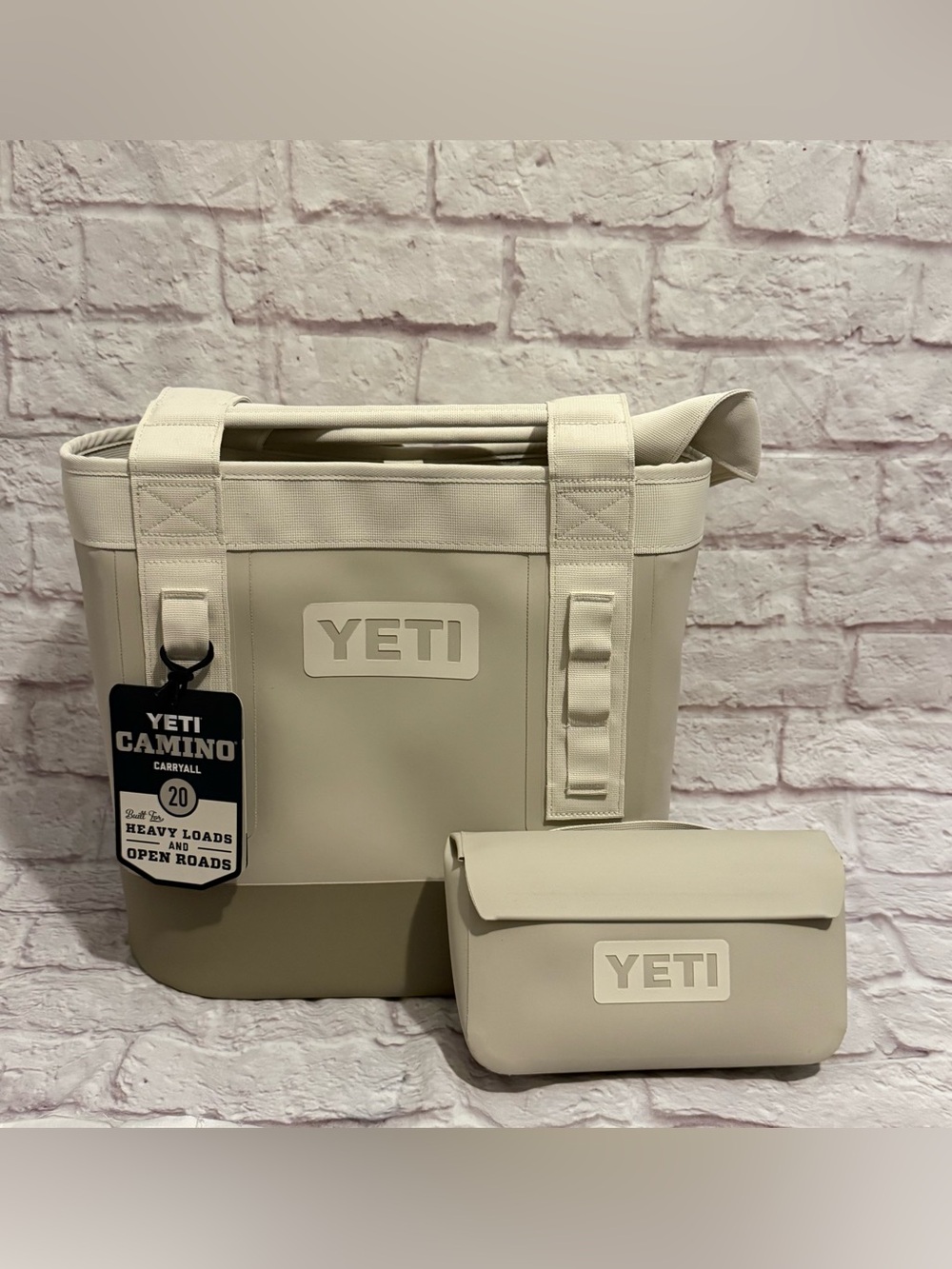 YETI Bundle Camino 20 Cape Taupe and Sidekick 1L
New with tag